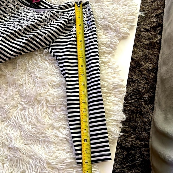 2B by Bebe Adorable 3/4 Sleeve Sequin Scoop Neck Crop Top! - Picture 11 of 12